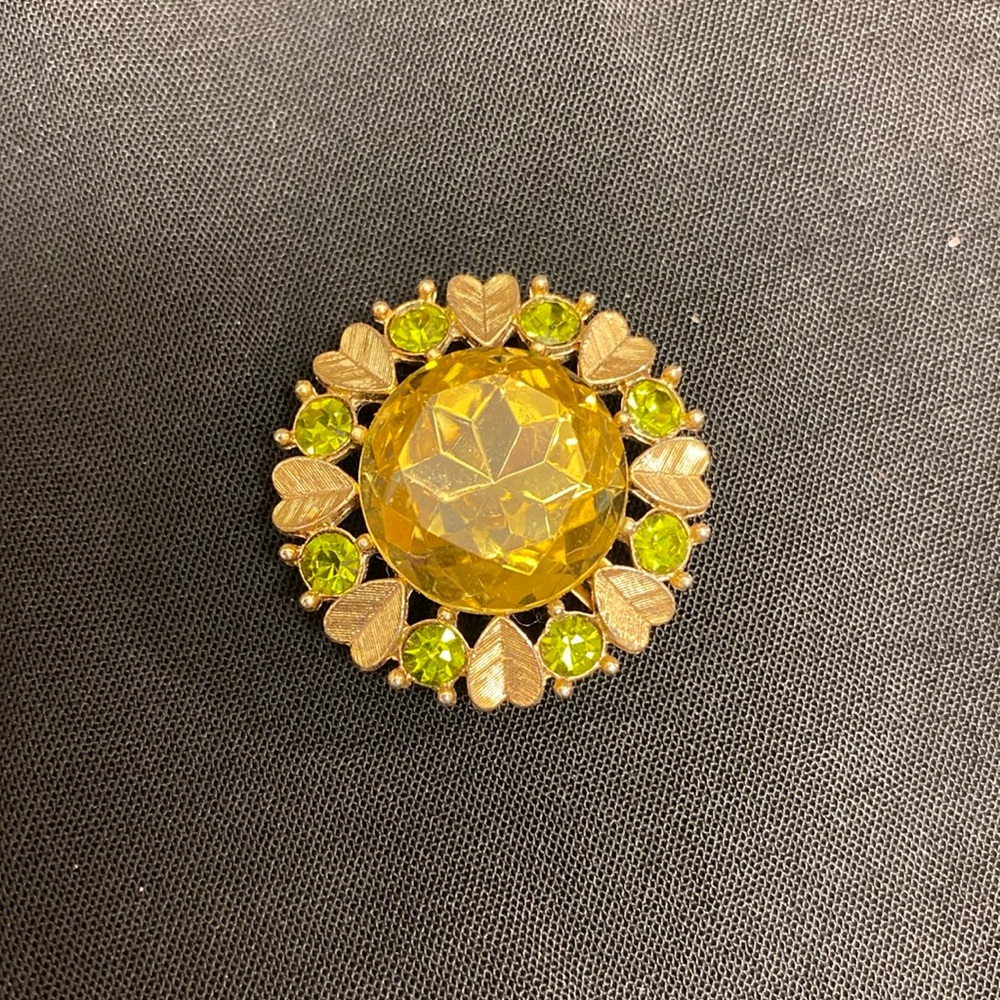 Vintage peridot brooch/pendant